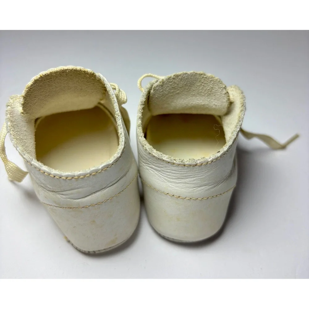 Vintage 1962 Baby Girl White Leather Heart Walking Name Shoes Booties Kathy